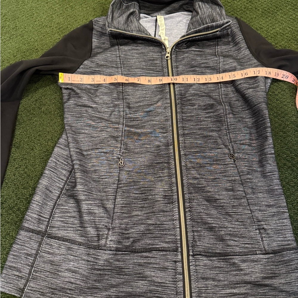Lululemon Athletica DAILY YOGA JACKET 10 BLACK SLUB DENIM EUC host pick - Picture 8 of 15